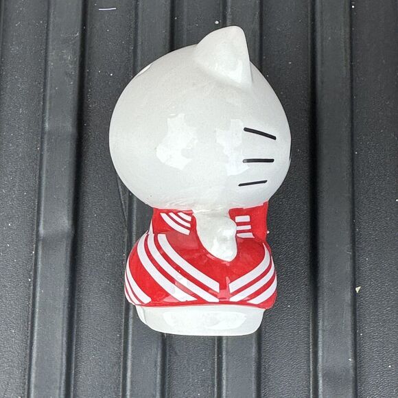 Hello Kitty Christmas Ceramic Salt and Pepper Shakers Sanrio New! Rare 2023 - Picture 11 of 15
